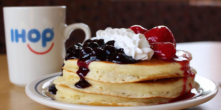 Til ære for Veterans Day uddeler IHOP gratis stakke med røde