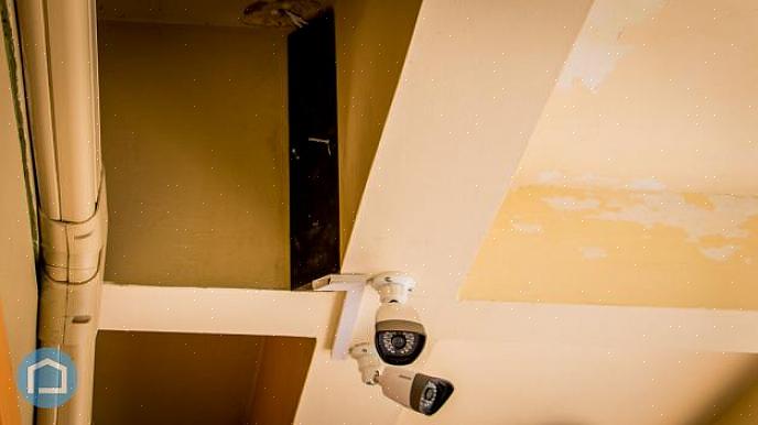 Giver dig mulighed for at køre ledninger langs væggen eller loftet til en eller flere overflademonterede