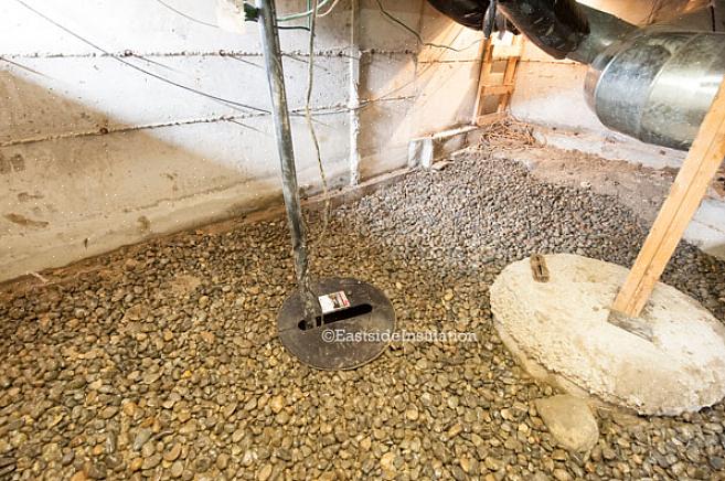 Installation af en sumpumpe kan være en effektiv måde at forhindre vand i at ophobes i en kælder