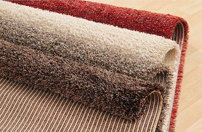 Syntetiske (menneskeskabte) fibre udgør den største del af markedet for tæpper fra væg til væg