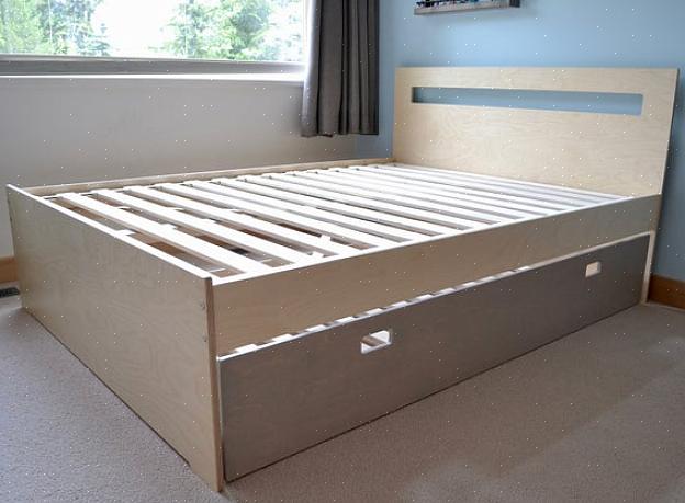 For DIY trille senge kan basen være konstrueret af enten en bunky plade eller et ark af 1,90 cm krydsfiner
