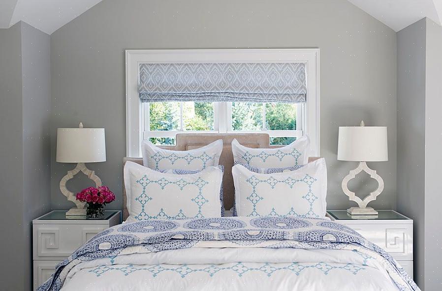 Oplev dit grå soveværelse med et par accenter af din yndlingsfarve