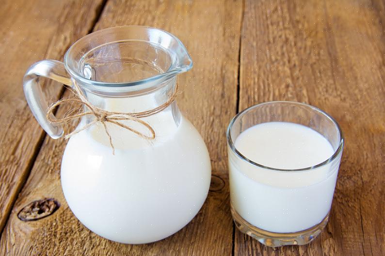 Det første skridt til at opdrætte mælkebeder til mælk er at lære om de forskellige standard mejeriprodukter
